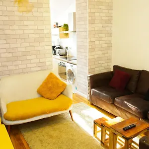 5 Bedroom House Near City. Cardiff